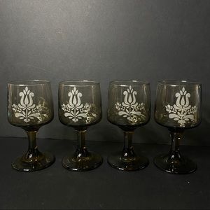 Smokey Glass Wine Glasses White Floral Design (4)